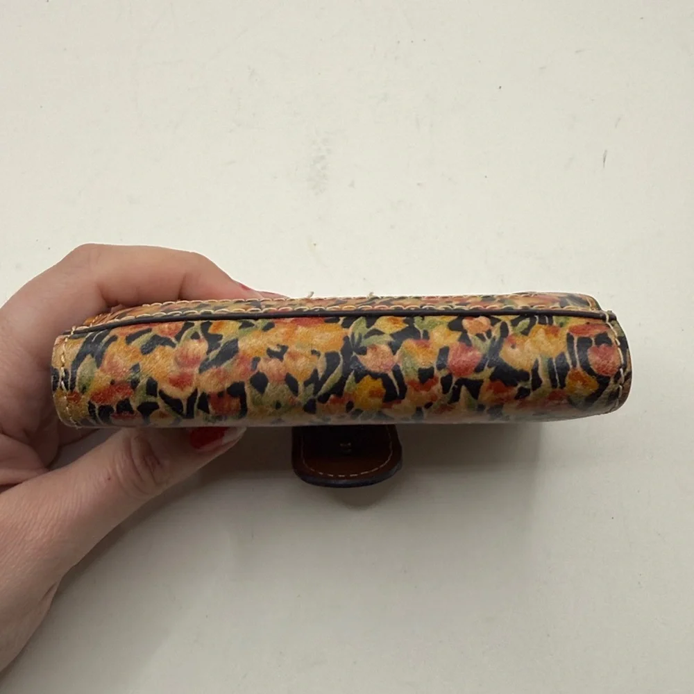 Patricia Nash Iberia Wallet ID Card Holder Kiss Lock Floral Yellow Black Leather - Picture 3 of 16